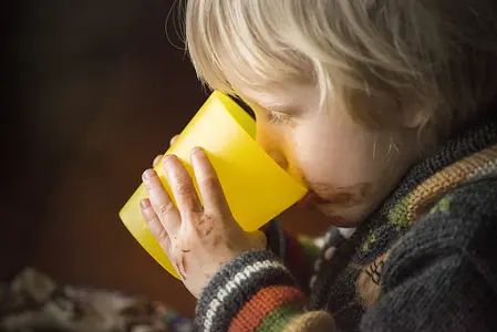 Het dilemma van drinken voor het slapengaan: wanneer u moet stoppen met drinken bij droge nachten