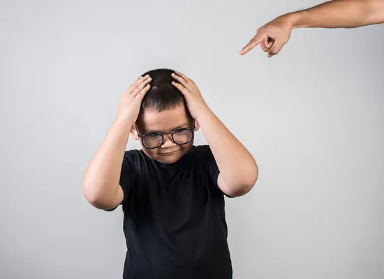 Ongelukken met zindelijkheidstraining: moet u uw kind straffen?