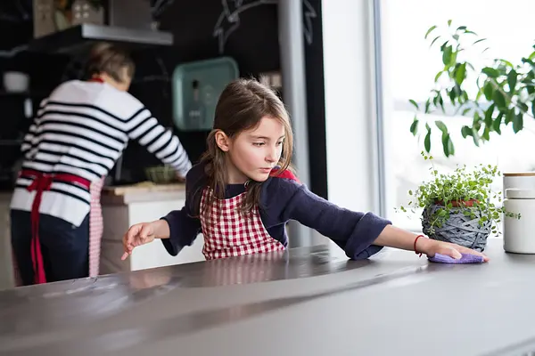 Delegação e trabalho em equipe na cozinha: estratégias para envolver toda a família