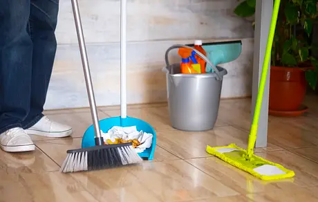 La Limpieza Familiar de 15 Minutos: Transforma Tu Hogar Sin el Maratón del Fin de Semana